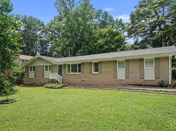 464 Horseshoe Cir SW, Lilburn, GA 30047