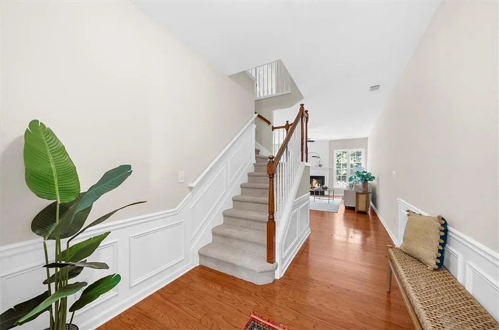 3 bed, 2.5 bath, 1740 sqft, $2,600 — Photo 2