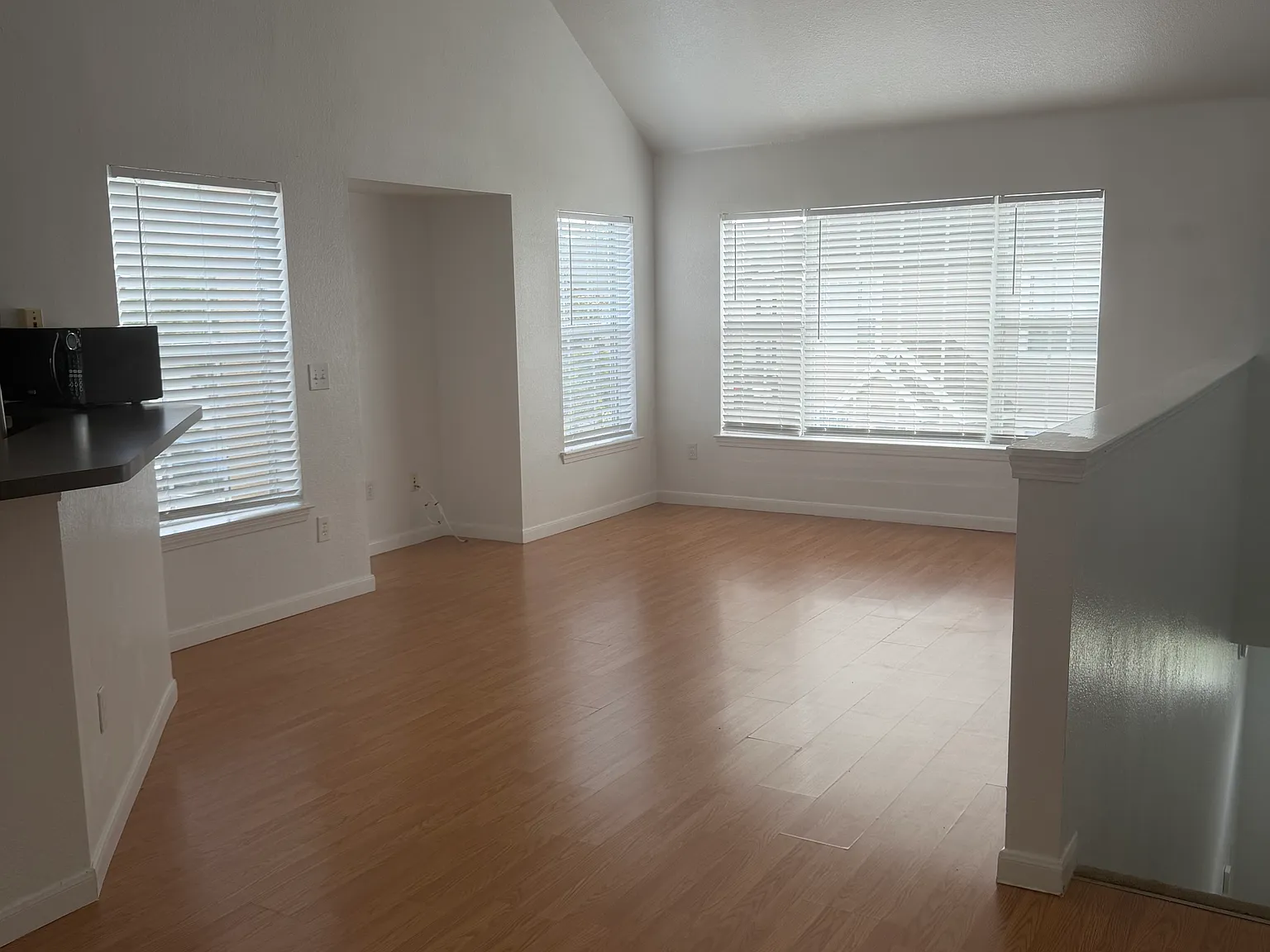 3 bed, 1202 sqft, $2,000 — Photo 2