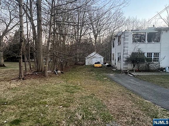 2nd image of 18 Lake Rd