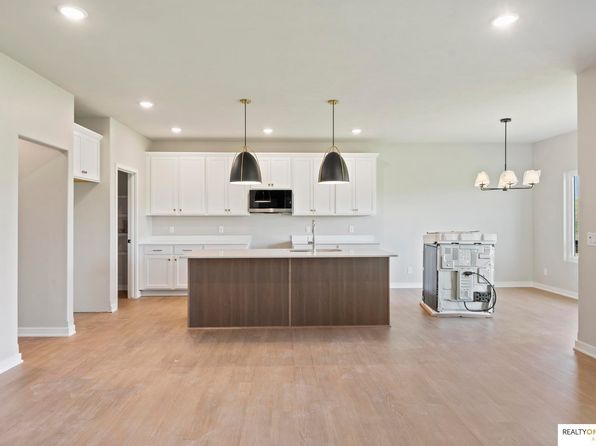 21218 Camden Ave, Elkhorn, NE 68022 view 4