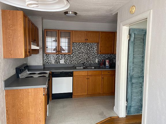 2nd image of 3316 N Robinson Ave APT 3