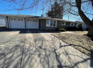 2405 12th St, Silvis, IL 61282