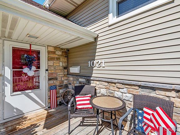 2nd image of 1021 Joliet St