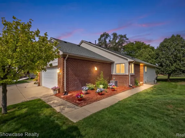 7964 Divot Dr #6, Waterford, MI 48327