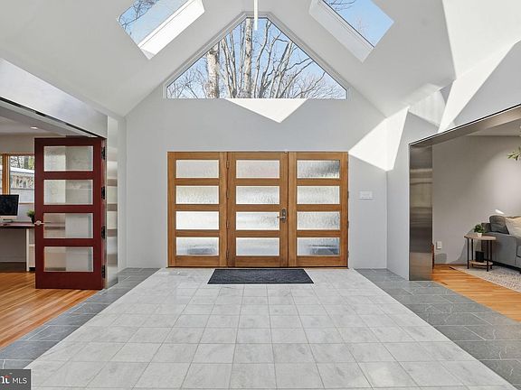 3rd image of 15130 Springfield Rd