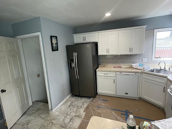 3rd image of 321 Euclid Ave