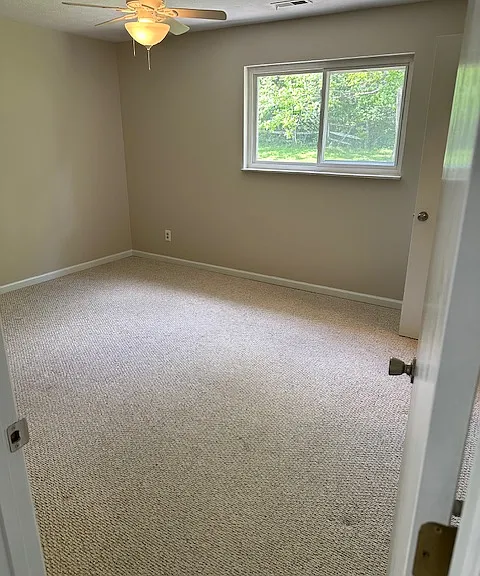 1000 Valley View Ln #I — Photo 14