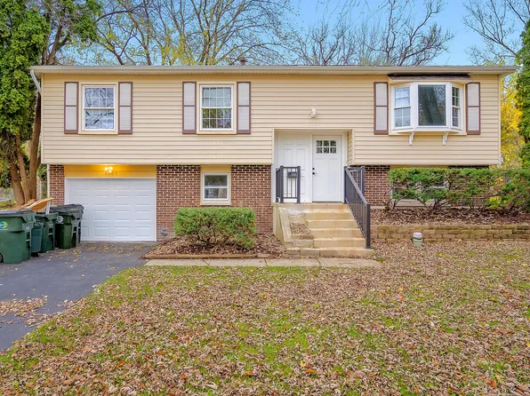 8209 Carolwood Ln, Woodridge, IL 60517
