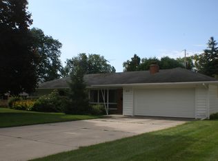 219 Heidel Rd, Thiensville, WI 53092