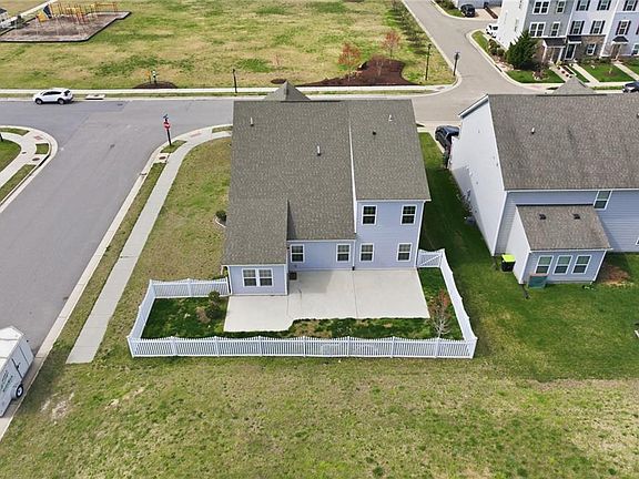 4th image of 447 Spring Hill Pl