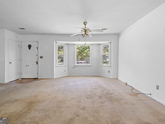 3rd image of 1560 Rose Garden Ln