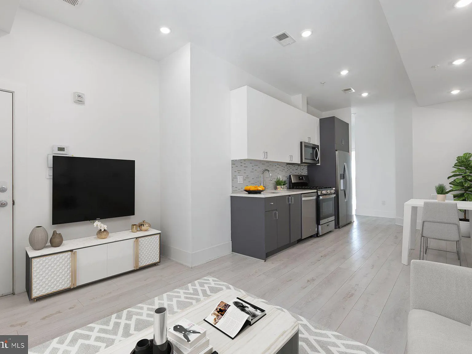 1 bed, 650 sqft, $2,650 — Photo 3