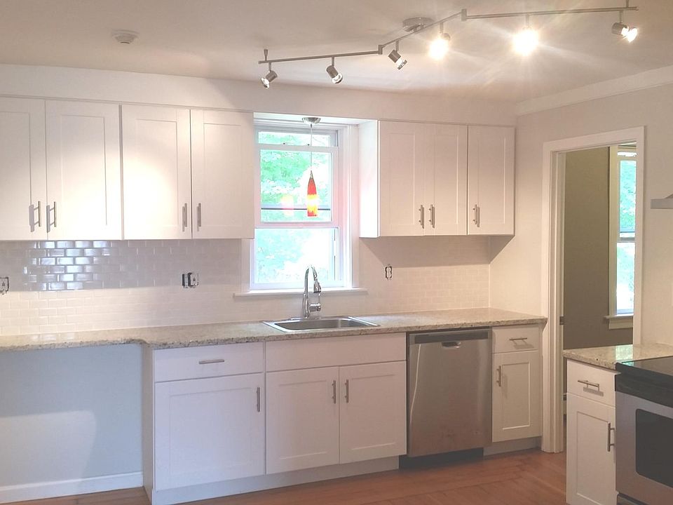 1st image of 93 1st St APT 3