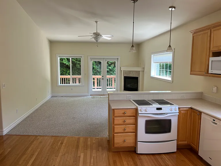 1811 Cedar Springs Ln — Photo 4