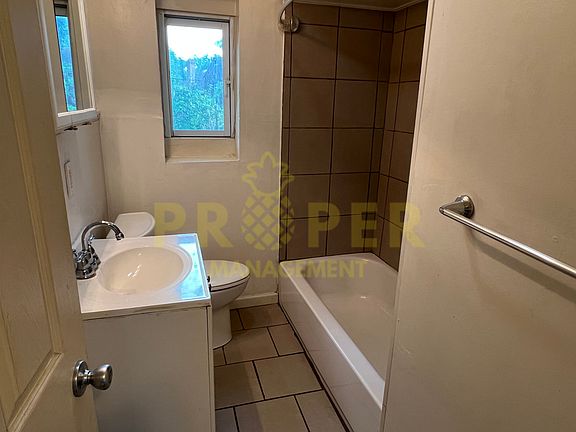 4th image of 310 Castlewood Ave