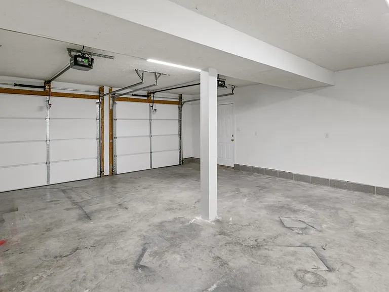 359 Montgomery Cir — Photo 32