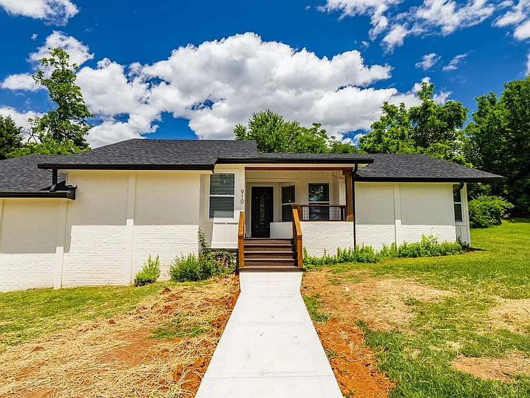 910 Windlau Ct — Photo 3