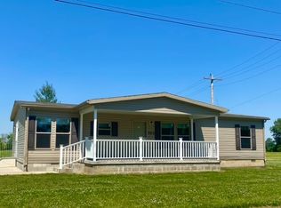 703 N Worthey St, Flora, IL 62839