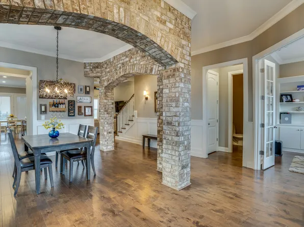 2683 Dunstan Place Dr, Thompsons Station, TN 37179