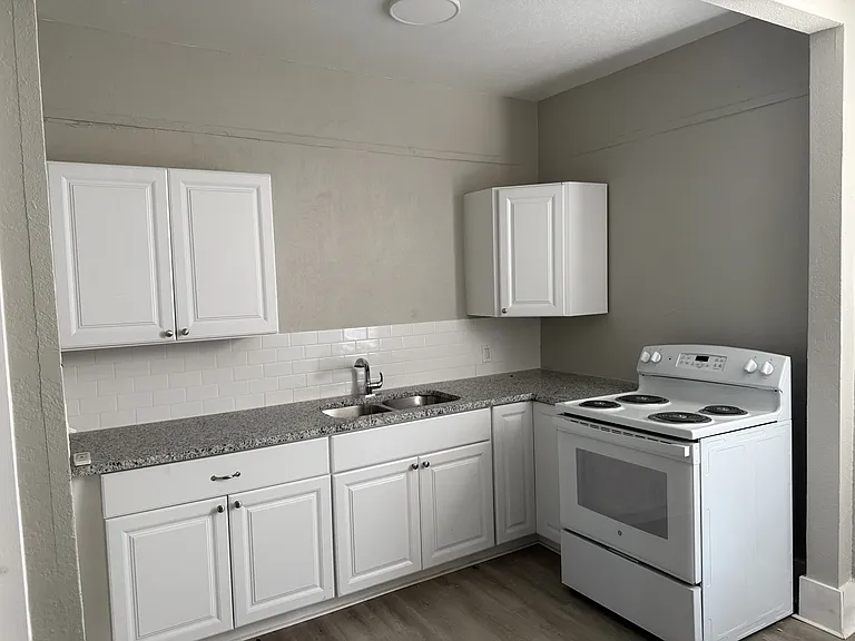 710 5th St #B — Photo 6