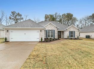 54 Golden Brooke Dr, Jackson, TN 38305