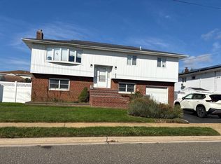 264 Forest Ave, Massapequa, NY 11758
