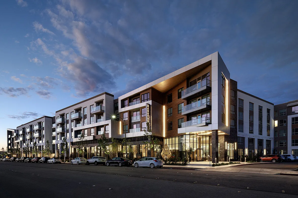 Building Photo - Hanover Burlingame