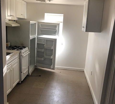 5th image of 106 Edgewood St