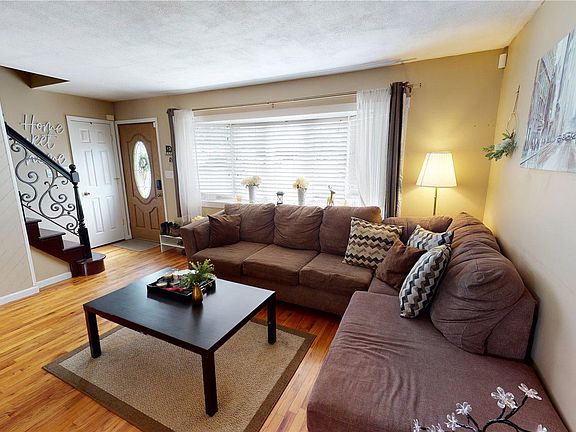 3rd image of 524 Leader Ave