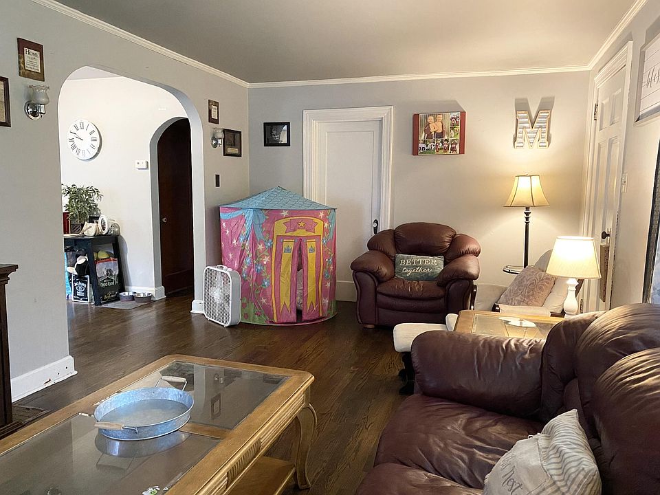 2nd image of 410 Adams Ave