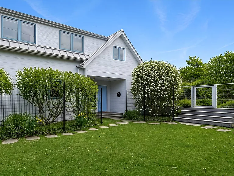 43 Beach Ave — Photo 1