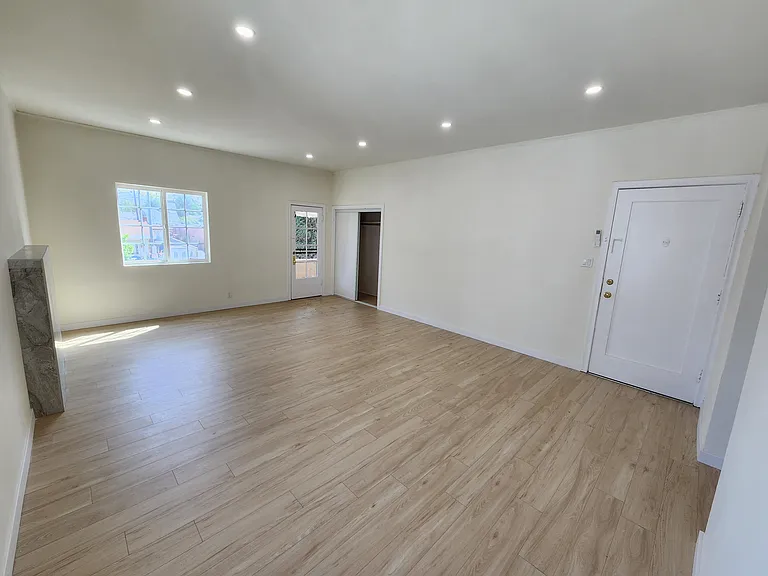 737 N Ridgewood Pl #1/2 — Photo 7