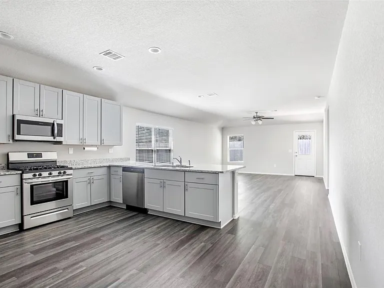 10031 Spring Creek Rd — Photo 17