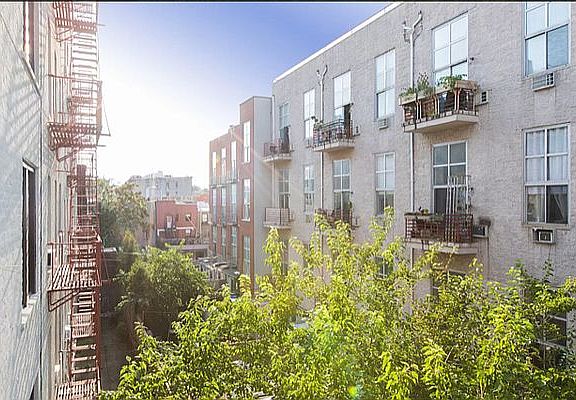 5th image of 165 Meserole St #77