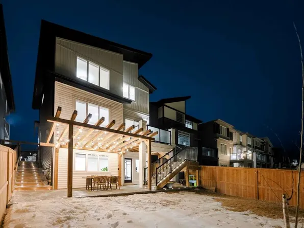 156 W Precedence Vw, Cochrane, AB T4C 2W7