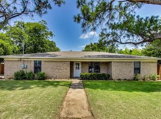 700 E Roewe St, Pilot Point, TX 76258