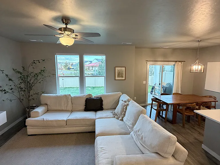 300 S Calf Creek Ave — Photo 10