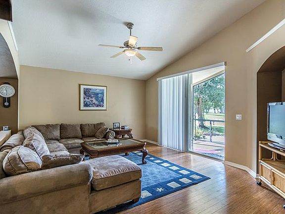 3rd image of 6706 Waterton Dr