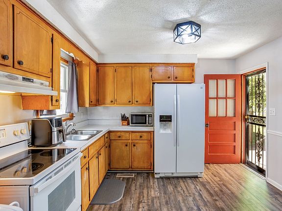 2nd image of 221 Paddock Rd