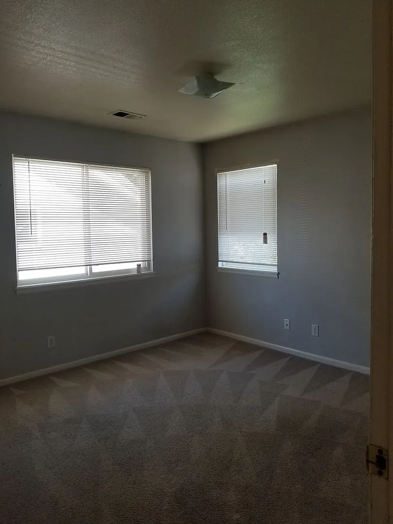 629 S Sherwood St — Photo 3