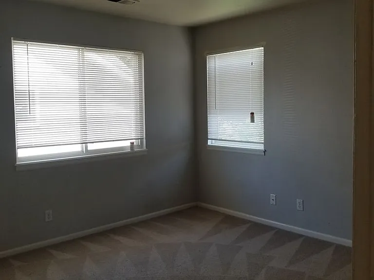 629 S Sherwood St — Photo 3