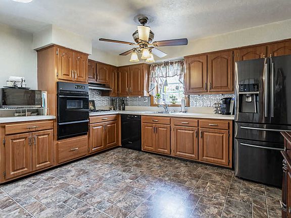 5th image of 924 Beachwood Blvd