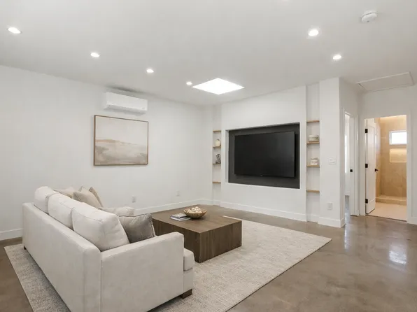 7318 1/2 Fallbrook Ave, West Hills, CA 91307