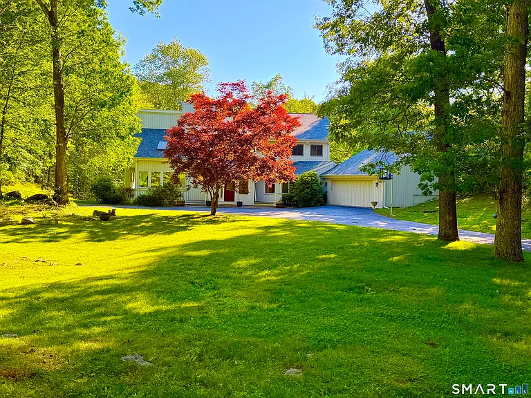 40 Greenfield Dr — Photo 1