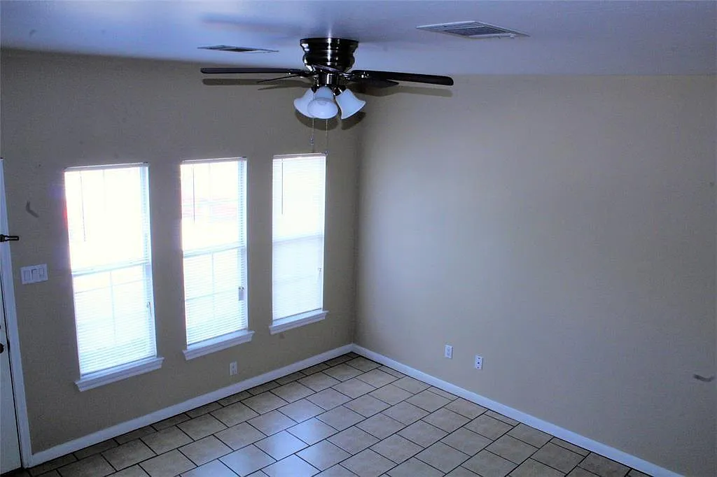 1 bed, 1.0 bath, 950 sqft, $1,095 — Photo 3