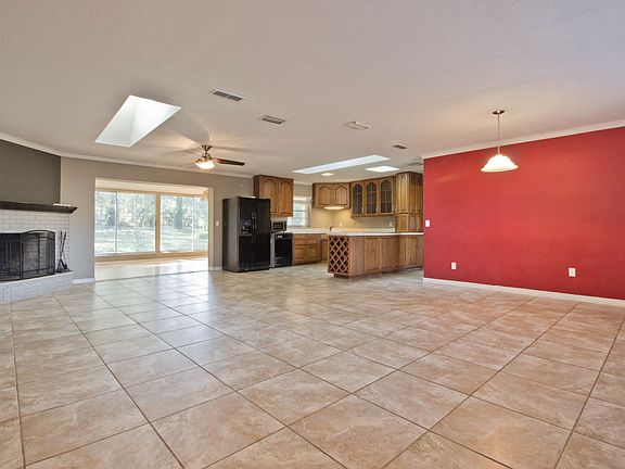 5th image of 209 Garden Ln