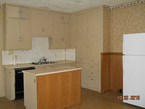 3rd image of 805 E Columbus St
