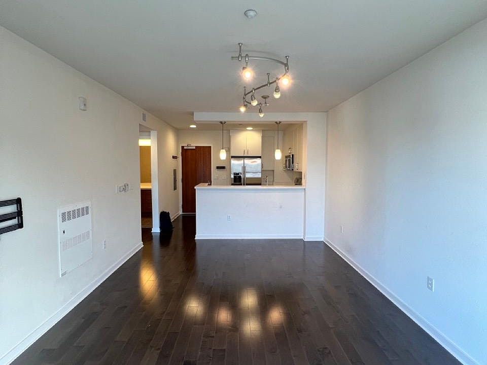 1st image of 555 Bartlett St APT 423