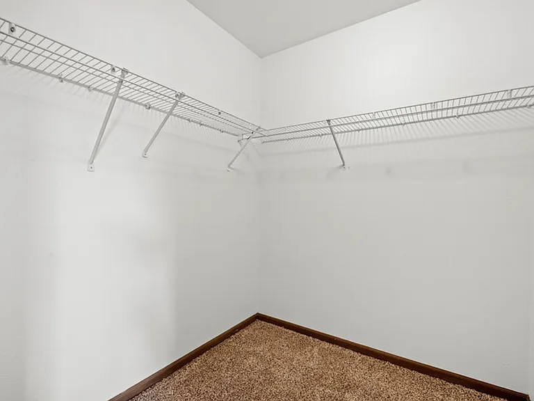 Weston Pines Apartments — Photo 20
